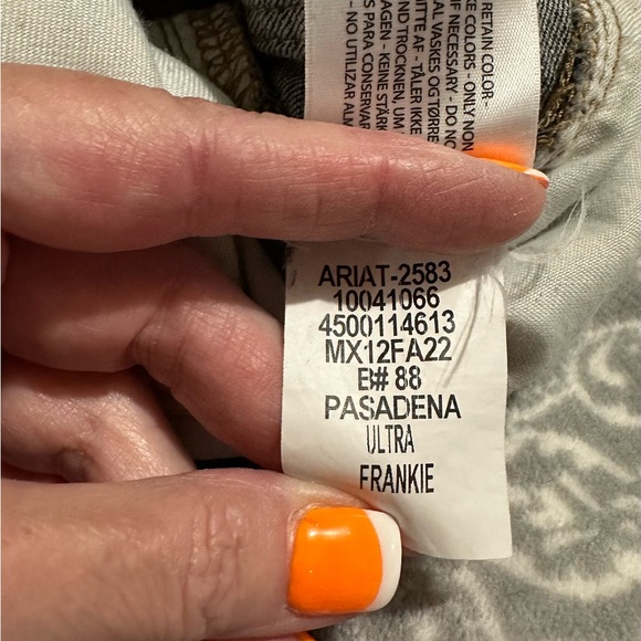 Women’s Ariat Jeans 30Long (sz 10 35 Inch Inseam. Relaxed Straight Leg Style - Picture 5 of 7